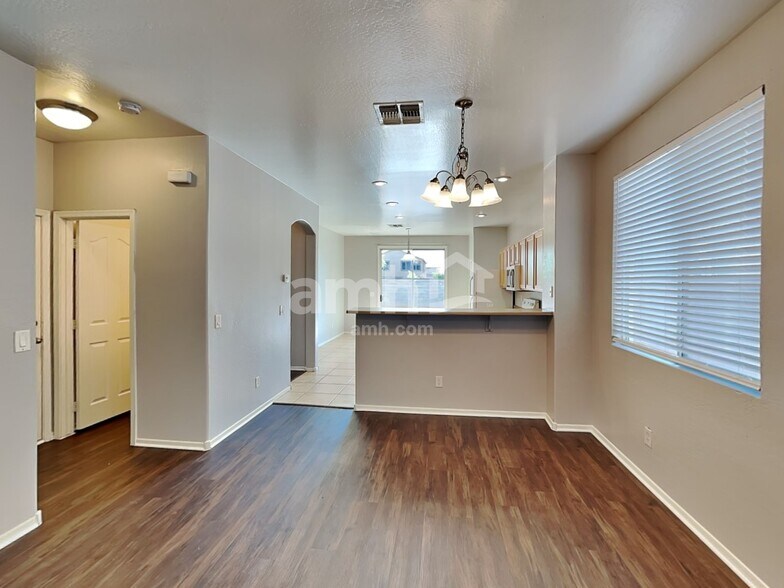 Building Photo - 6922 S 38th Ln