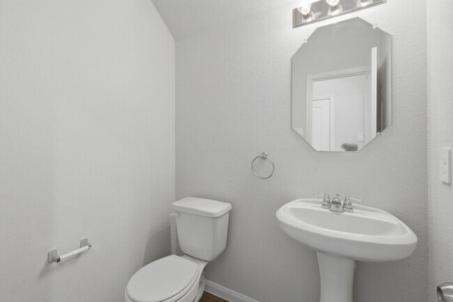 Building Photo - 988 Rice Dr