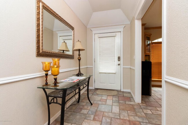 Building Photo - 4 Bedrooms 3 bathrooms, OFFICE 2 living rooms, and 2 car garage