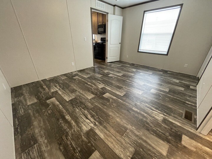 Building Photo - 16035 Villaire Ave