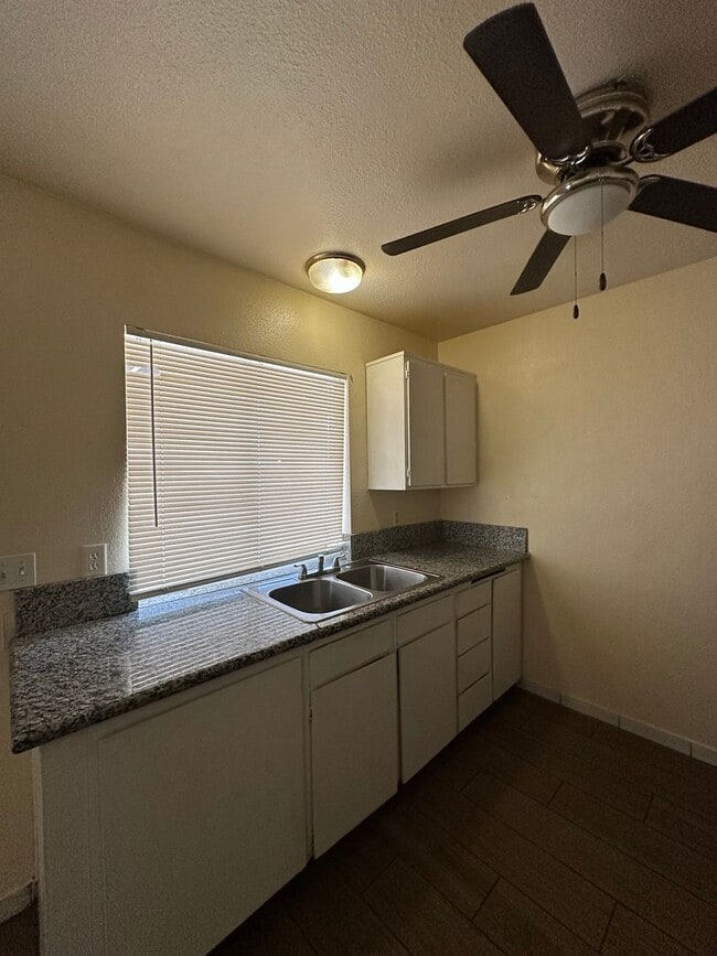 Building Photo - Must see Home!