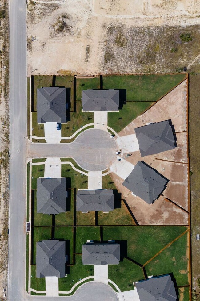 Building Photo - 1 MONTH FREE RENT!!!