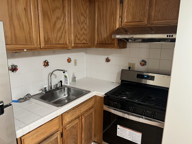 Kitchen - 1982 20th Ave