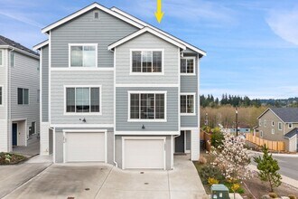 Building Photo - Luxury Townhome in Central Kitsap