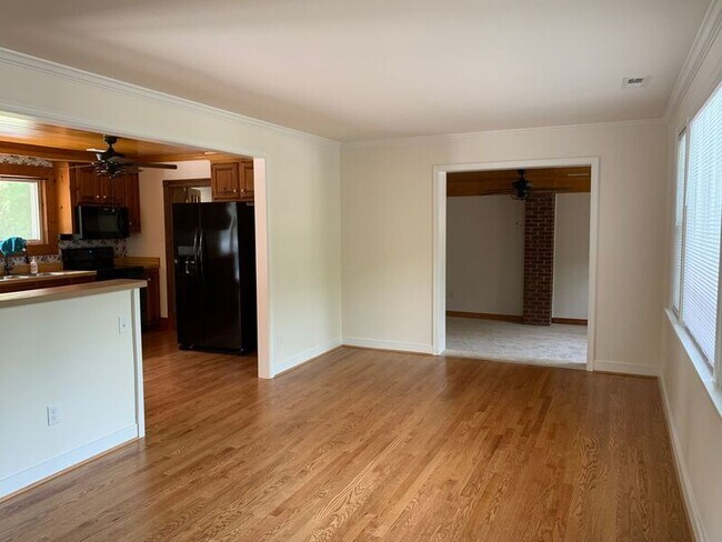 Building Photo - 5631 Swan Dr