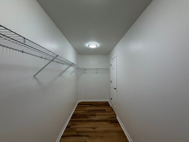 Building Photo - 431 Pine Lake Cir