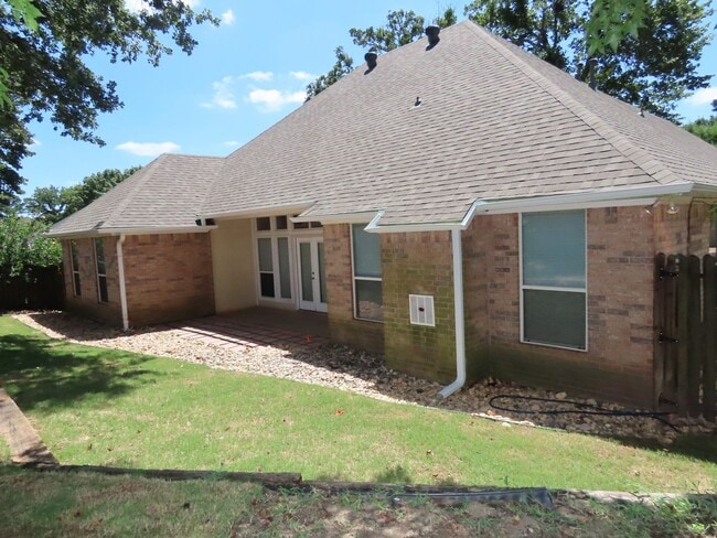 Building Photo - South Tyler/Whitehouse Schools! Gorgeous 3...
