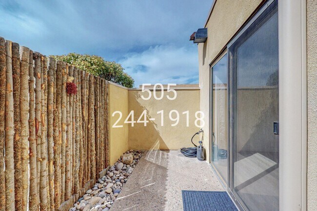 Building Photo - 876 Tramway Ln Ct NE