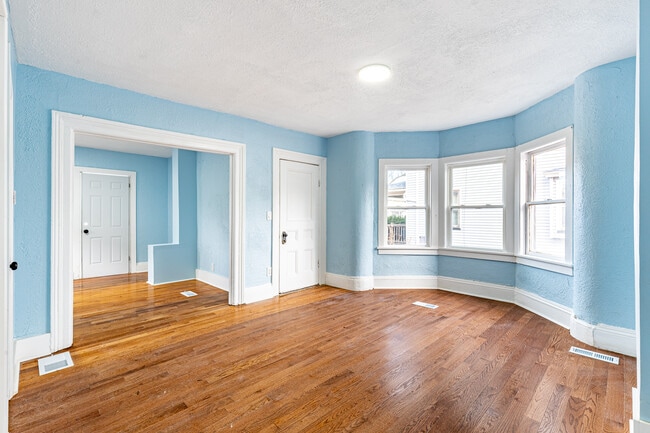 Building Photo - 83 Ridgeway Ave