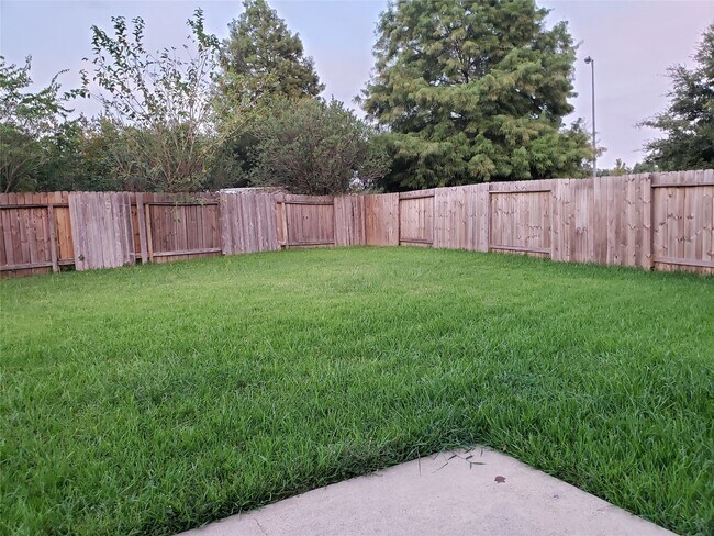 Building Photo - 9410 Stoneridge Canyon Ln