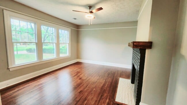 Building Photo - Dupont Duplex