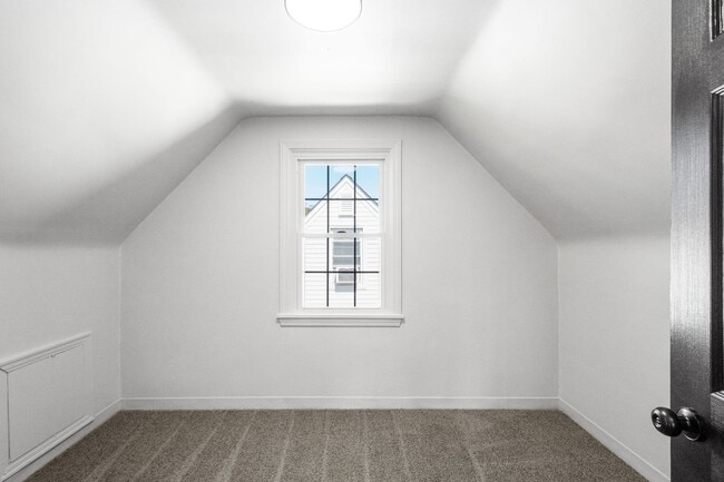 Building Photo - SCORE 50% OFF 1ST MONTH'S RENT IF SIGNED BY FEB 6! Stunning 4 Bedroom home in North Versailles av...