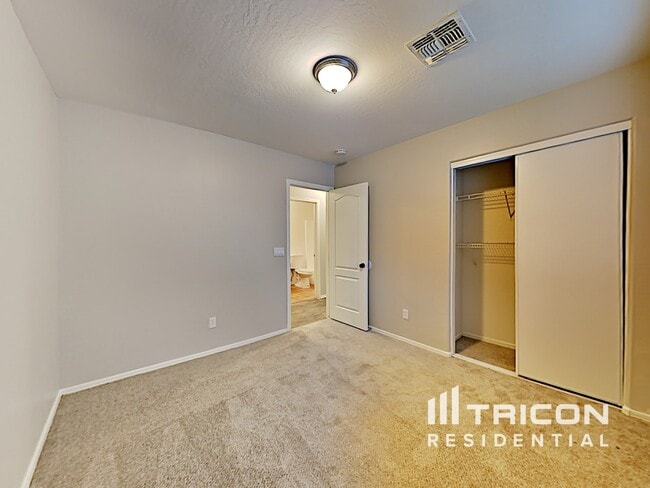 Building Photo - 3332 W Wayland Dr