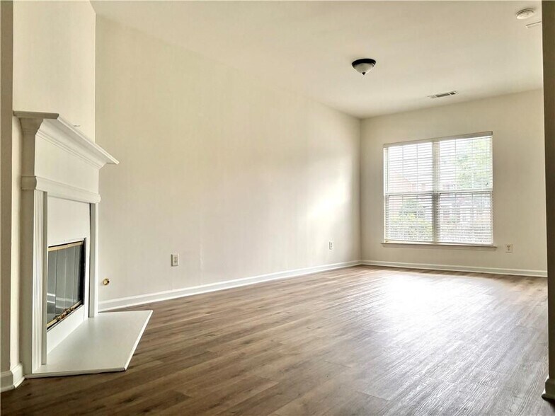 Building Photo - 1581 Cove Creek Cir