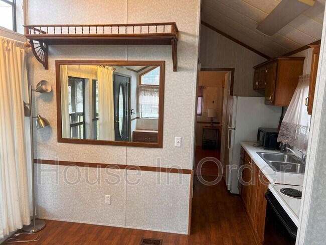 Building Photo - 127 Crider Cir