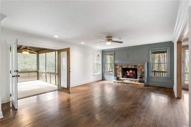 Building Photo - 2468 Ridgeway Dr