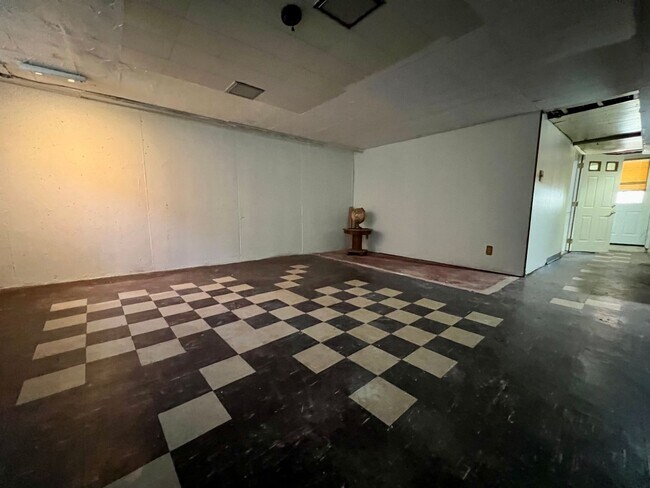 Building Photo - Stunning 3-Bedroom Townhome with Garage in Brookhaven! Available NOW!