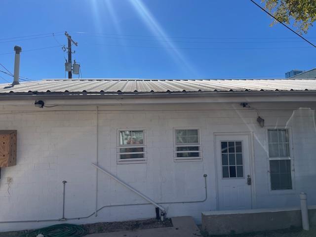 Primary Photo - 1105 E 6th St