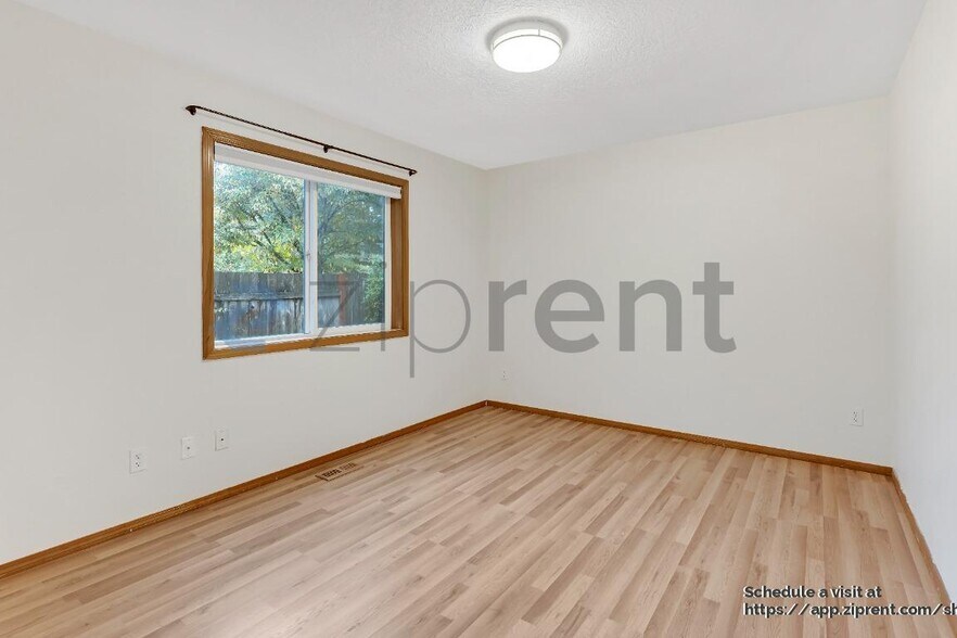 Building Photo - 9380 SW Sagert St