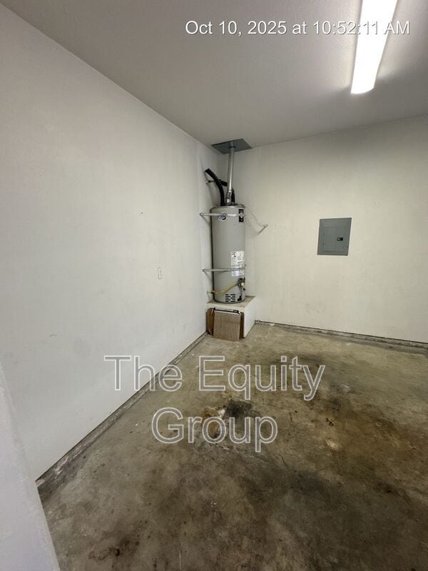 Building Photo - 2924 S Sallee Ct