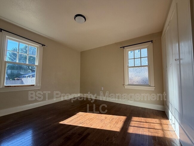 Building Photo - 1435 18th St NE
