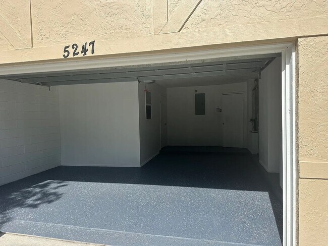 Building Photo - For Rent: Orlando, FL 3 Bed + Office | 2 B...