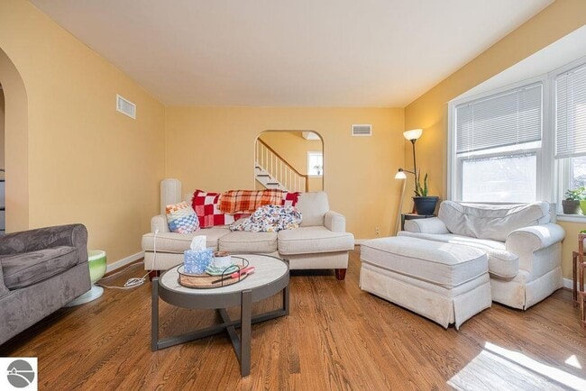 Building Photo - Charming In-Town Rental – Close to Downtow...
