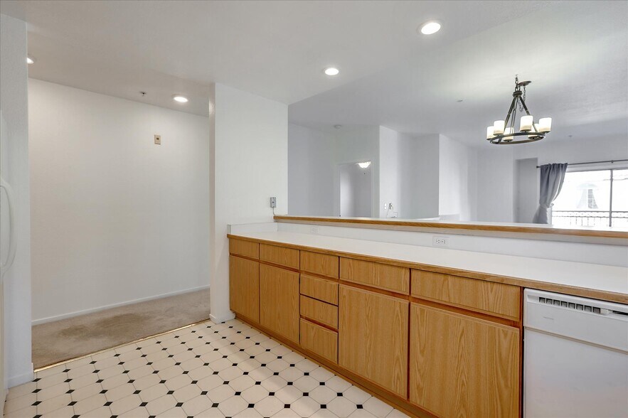 Building Photo - 952 S 11th St