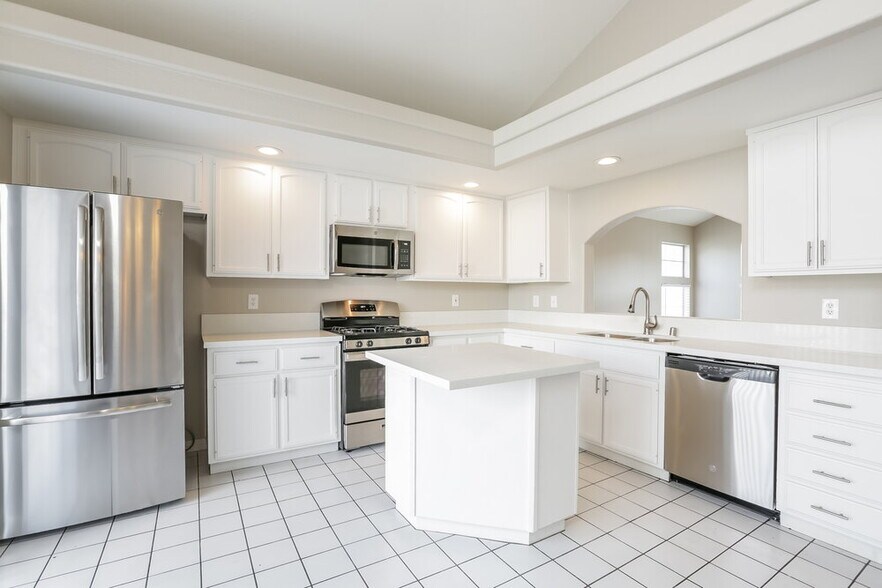 Building Photo - 8828 Dove Cove Dr