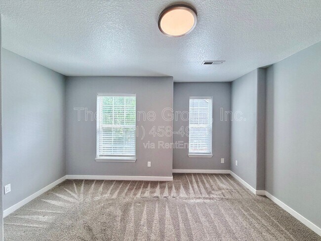 Building Photo - 5847 SW Coventry Pl