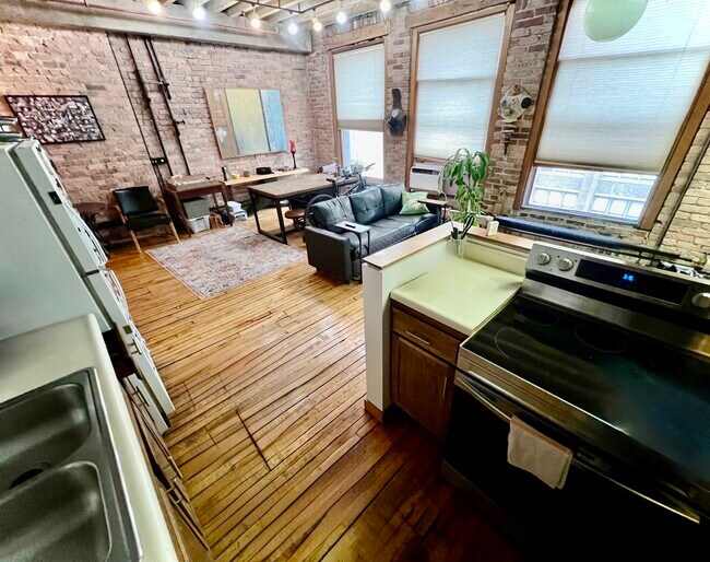 Building Photo - 711 S Dearborn St