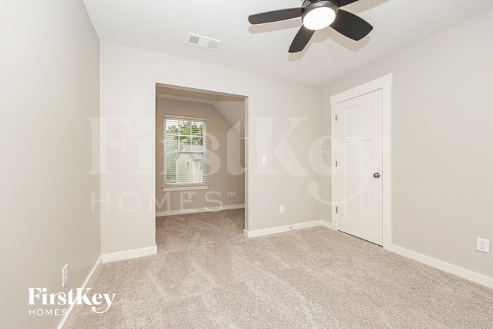 Building Photo - 2037 Hamilton Hill Dr