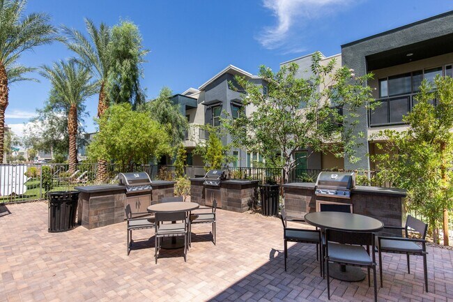 Building Photo - First floor unit in luxury gated Summerlin...