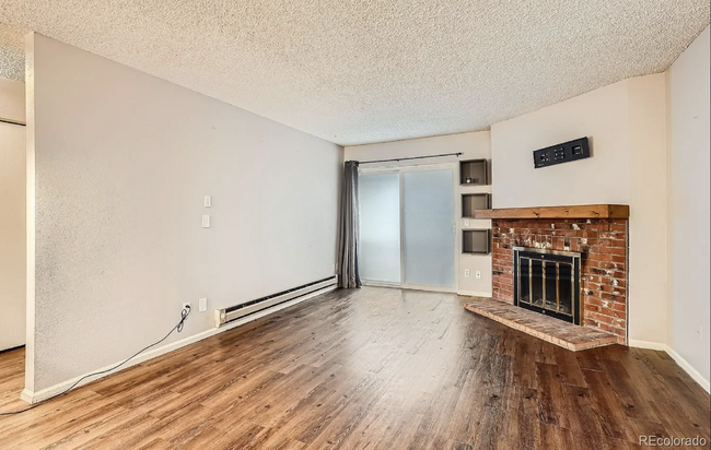 Building Photo - 1-Bed Aurora Gem - Private Balcony, Workin...