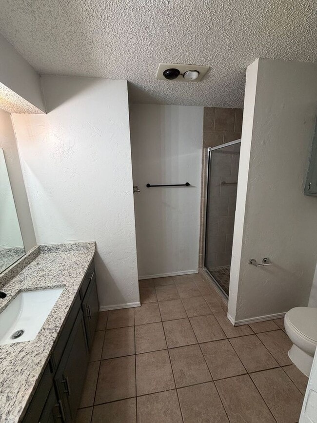 Building Photo - Completely Remodeled 2 Story Duplex - Putnam City Schools - Must See