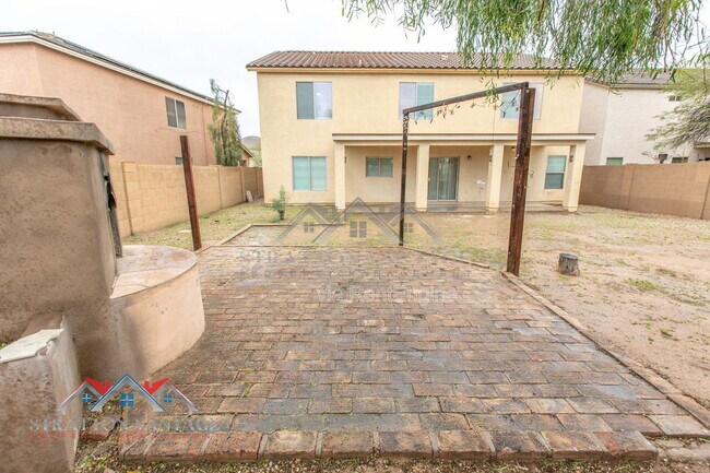 Building Photo - 110 Cholla St