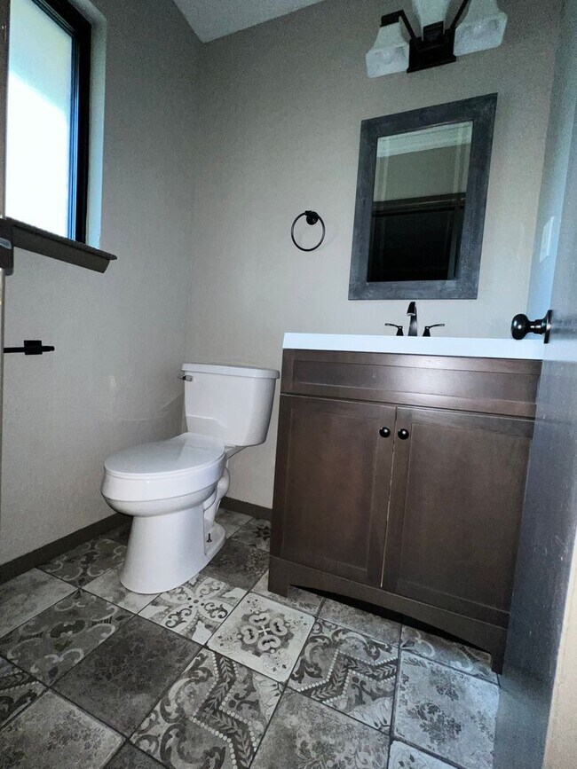 Building Photo - 3829 NW Ferris- AVAILABLE NOW!