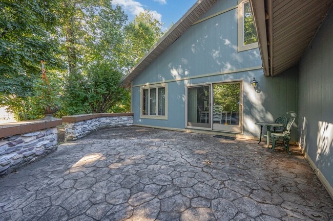 Building Photo - 4 Bedroom home in Carlisle