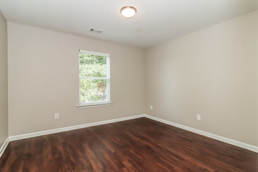 Building Photo - 4550 Black Hills Dr NW