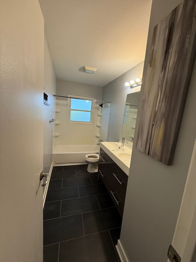 Building Photo - Bi-Level House for Rent in Ellettsville, IN