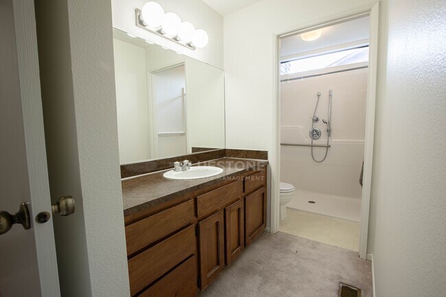 Building Photo - Sweet 3 bedroom 2 bath home in Beaverton available now!