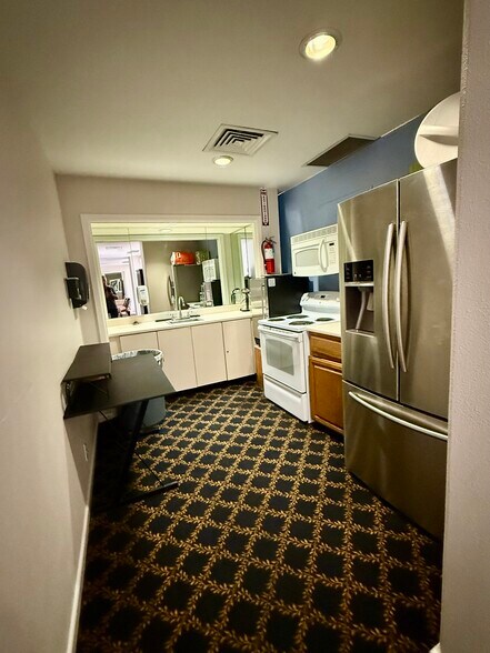 Building Photo - 7701 Wurzbach Rd