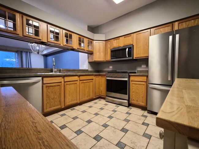 Building Photo - 2609 Carrolwood Rd