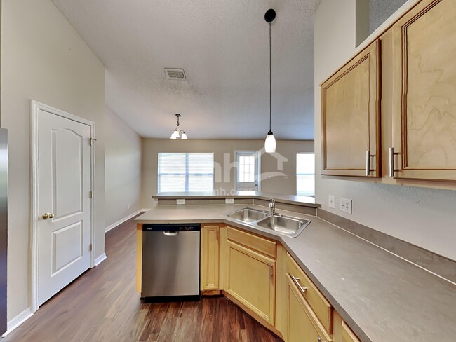 Building Photo - 1913 Southern Oak Loop