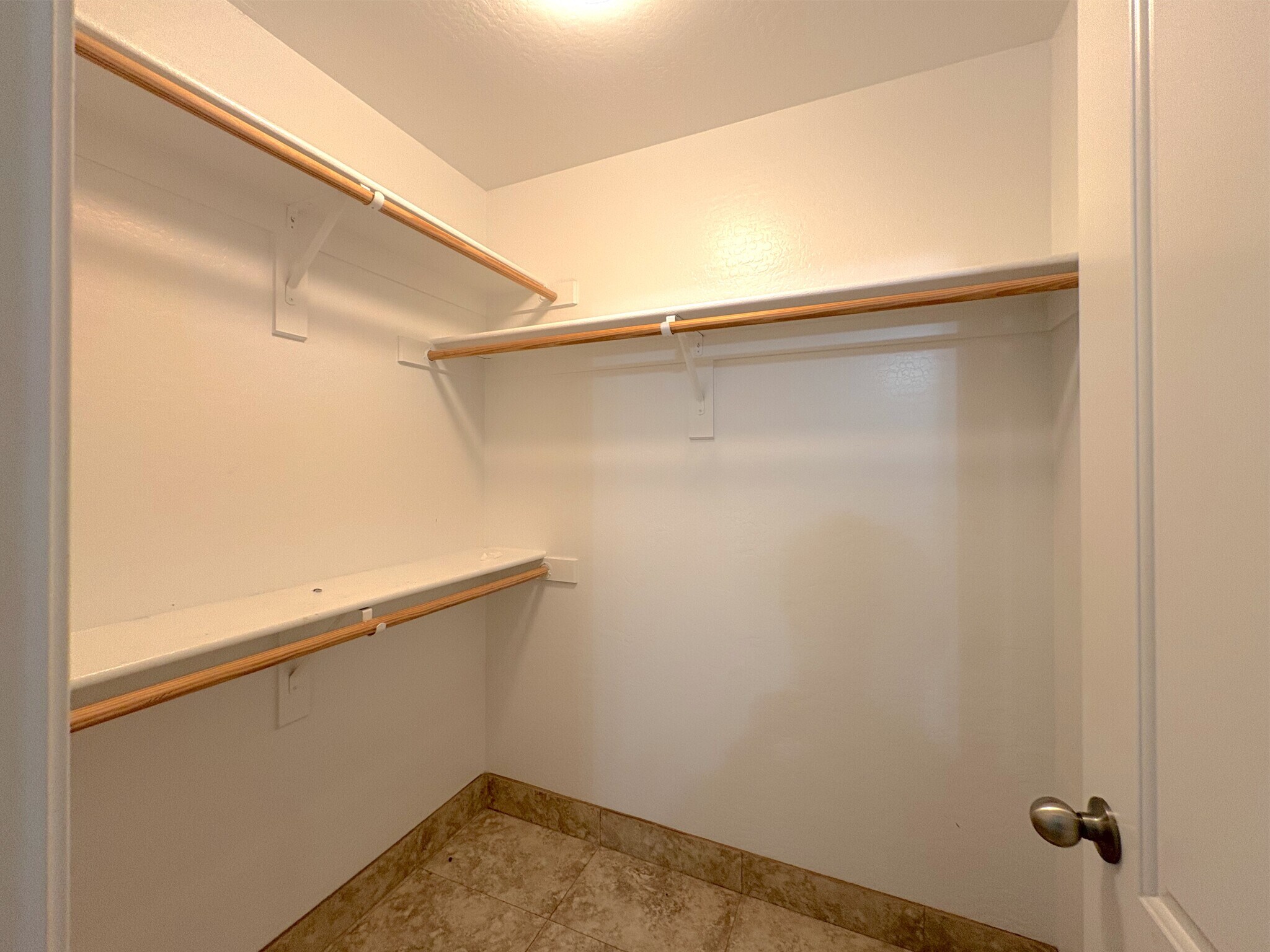 Building Photo - 2048 E Heartwood Ln