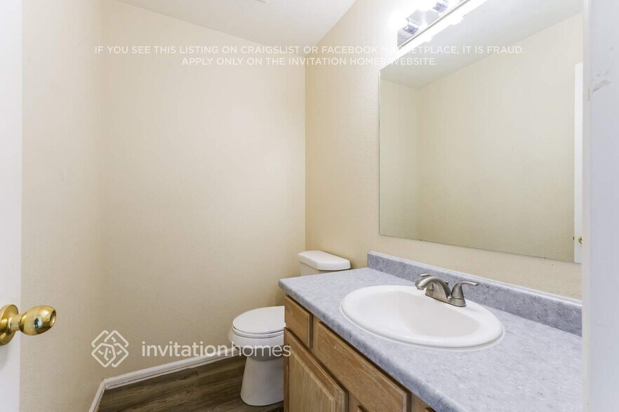 Building Photo - 1245 Legend Oak Dr