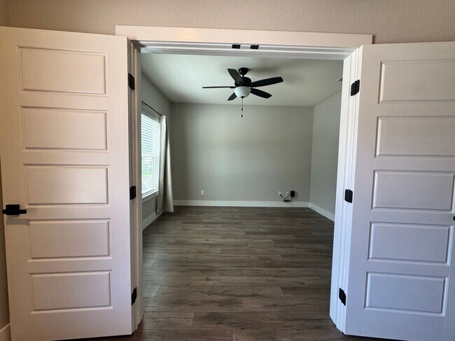 Building Photo - For Rent – 100 Brooklyn Dr, Canyon Lake, T...