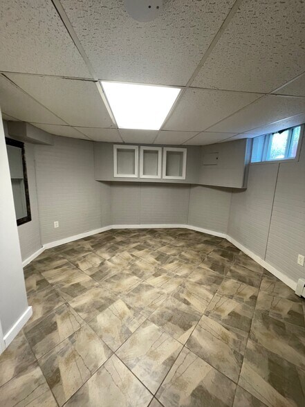 Building Photo - 96 Holland St