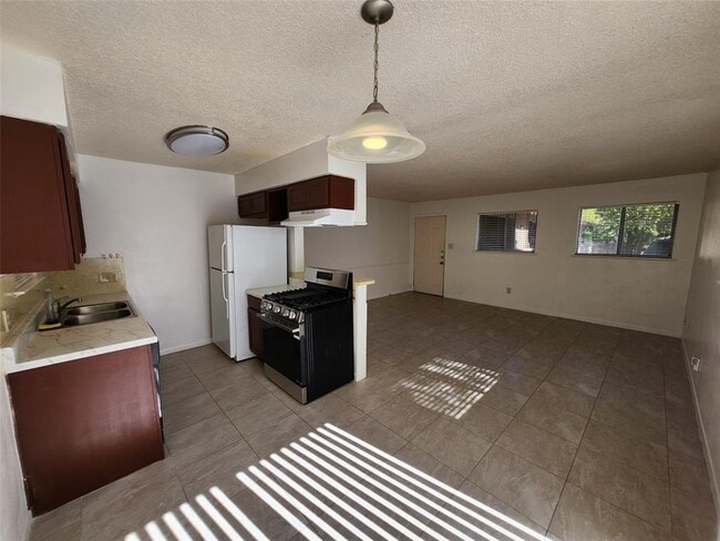 Building Photo - 2404 Audubon Pl