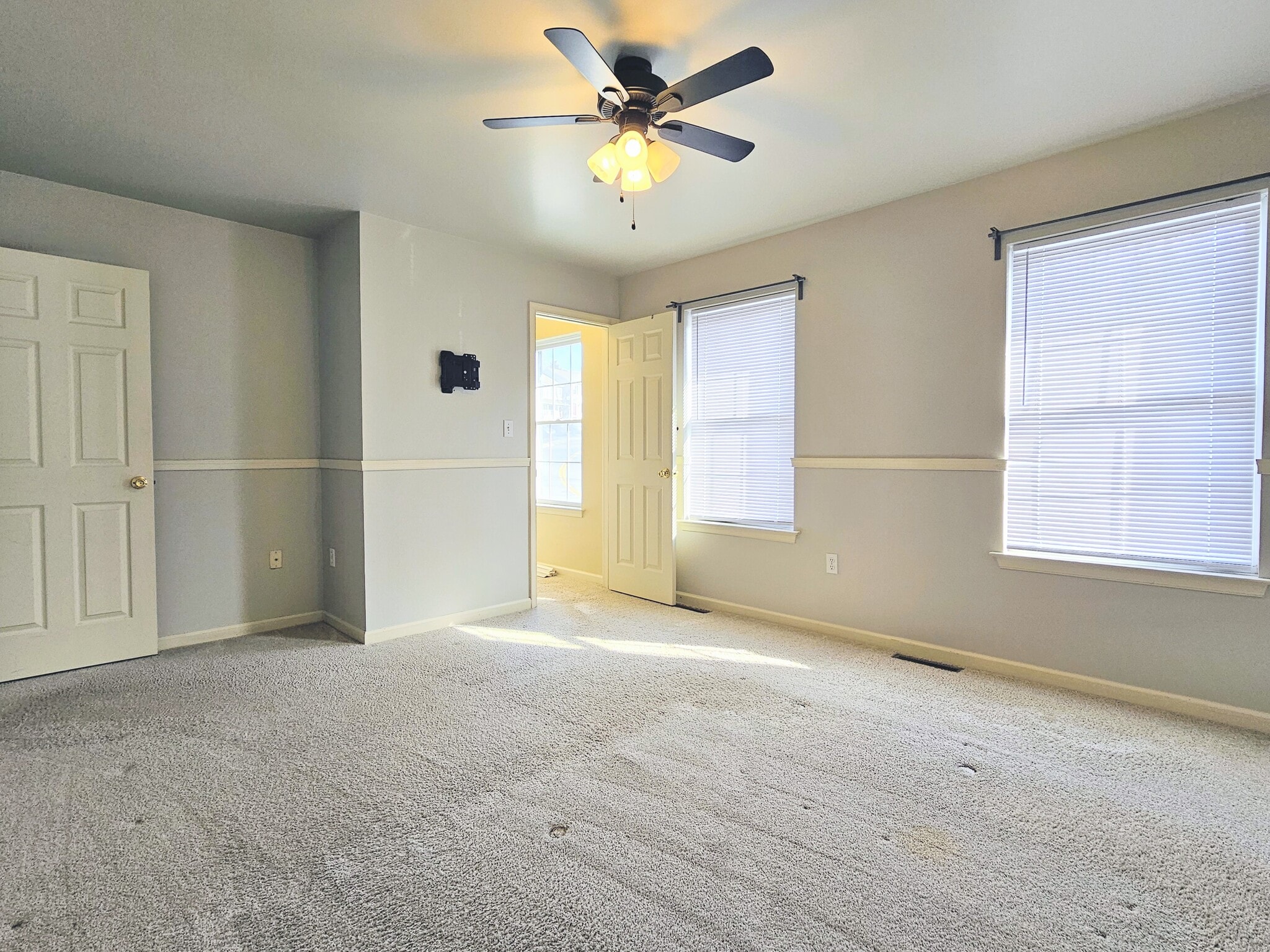 Building Photo - 688 Rockwood Dr